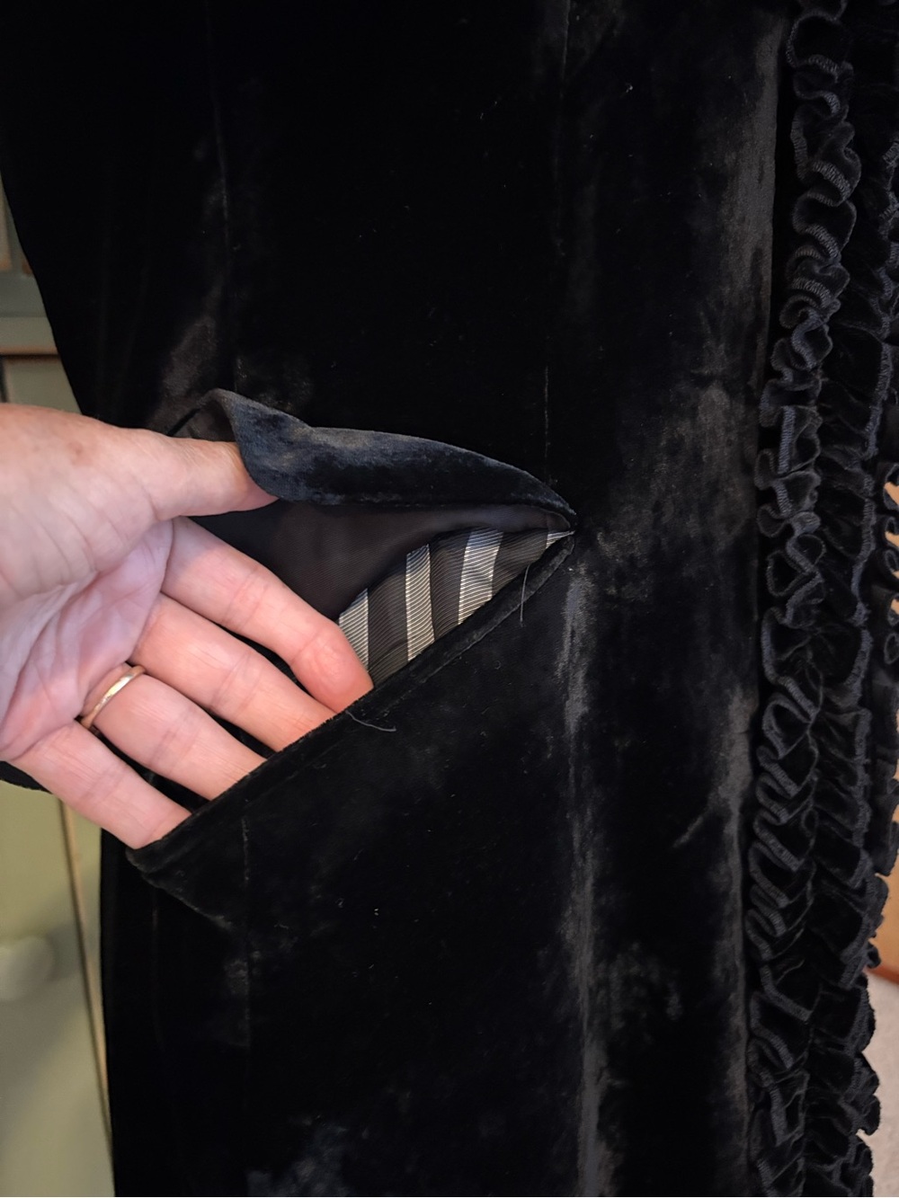 VINTAGE SCAPA Black Velvet Frock Coat Military Gothic Victorian Long Jacket(12) - Picture 9 of 16